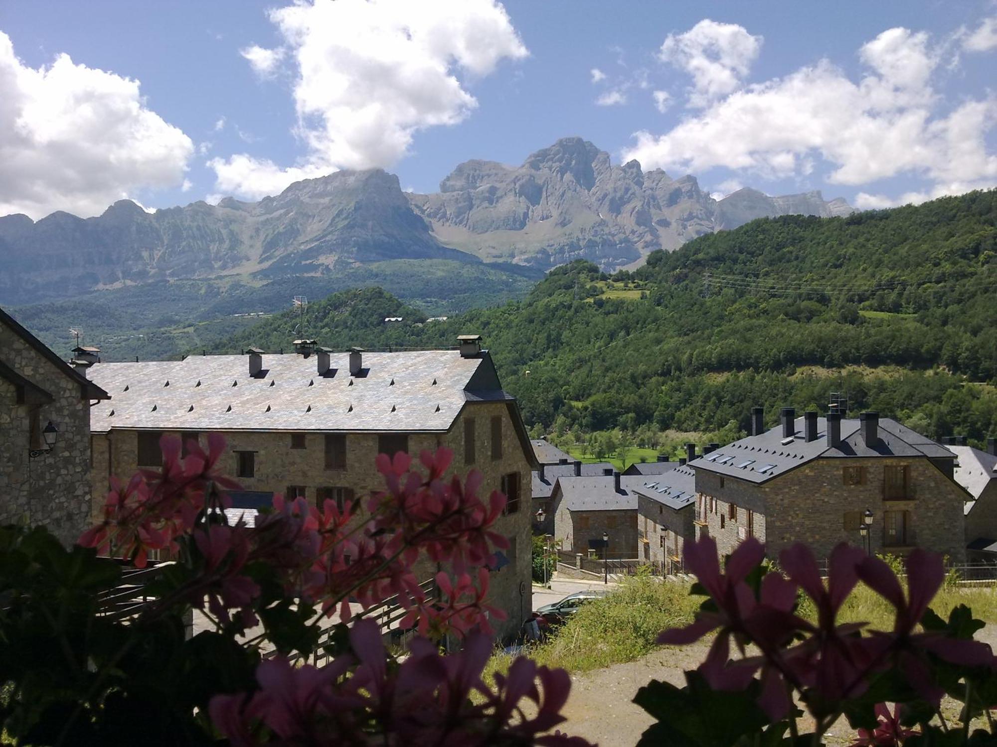 Vistas Espectaculares, Wifi Y Parking El Pueyo de Jaca Exterior foto